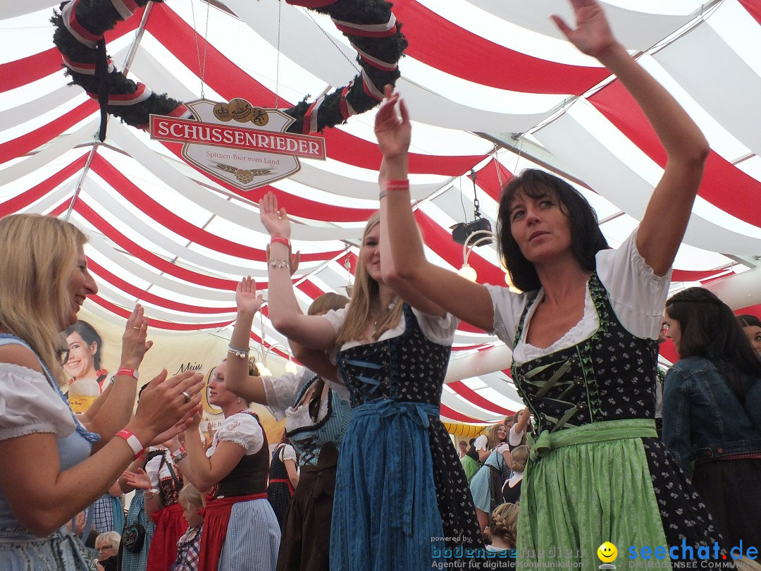 Dirndl-Weltrekord: Bad-Schussenried am Bodensee, 04.10.2014