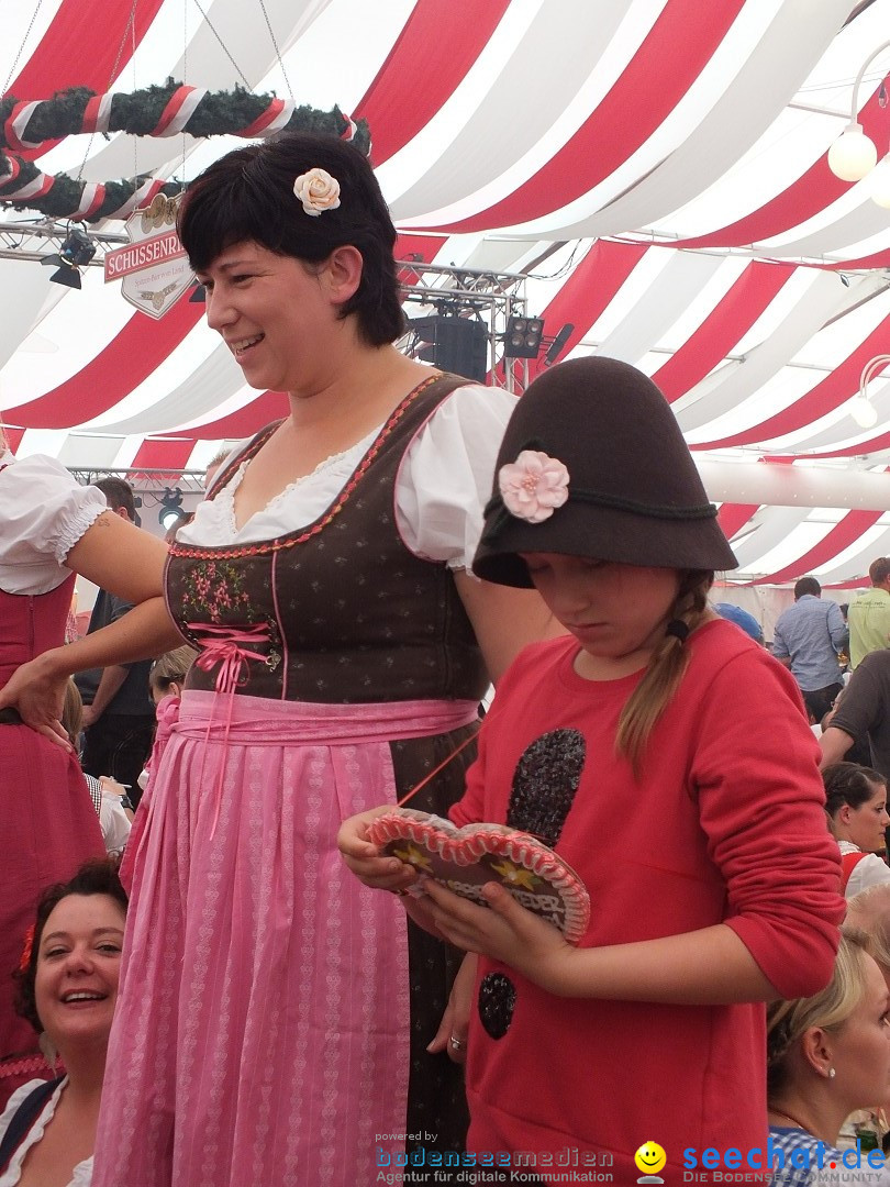 Dirndl-Weltrekord: Bad-Schussenried am Bodensee, 04.10.2014