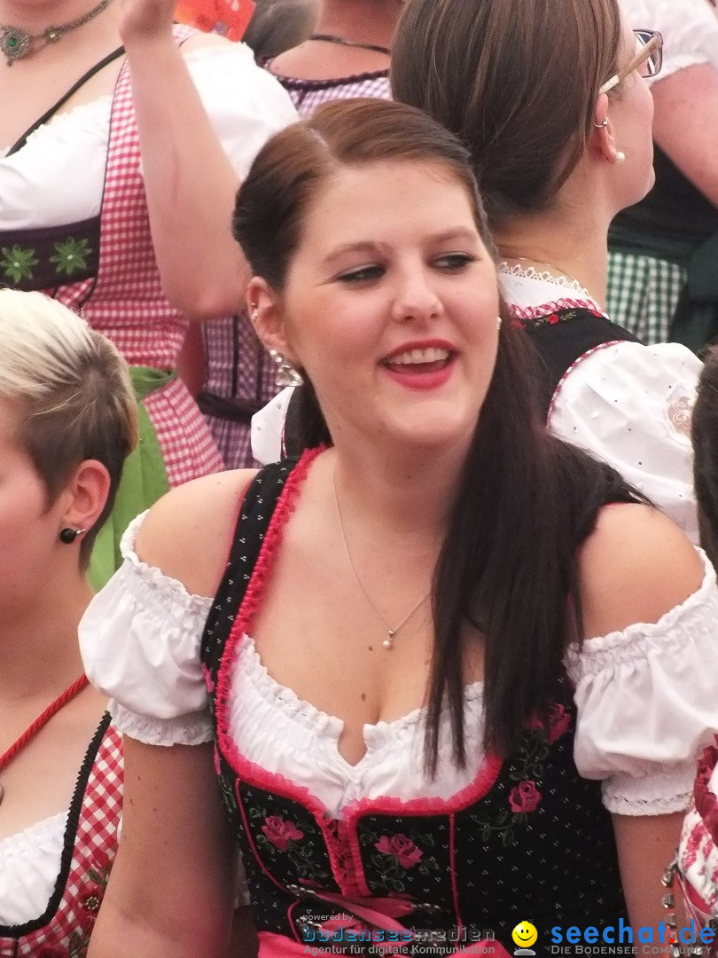 Dirndl-Weltrekord: Bad-Schussenried am Bodensee, 04.10.2014