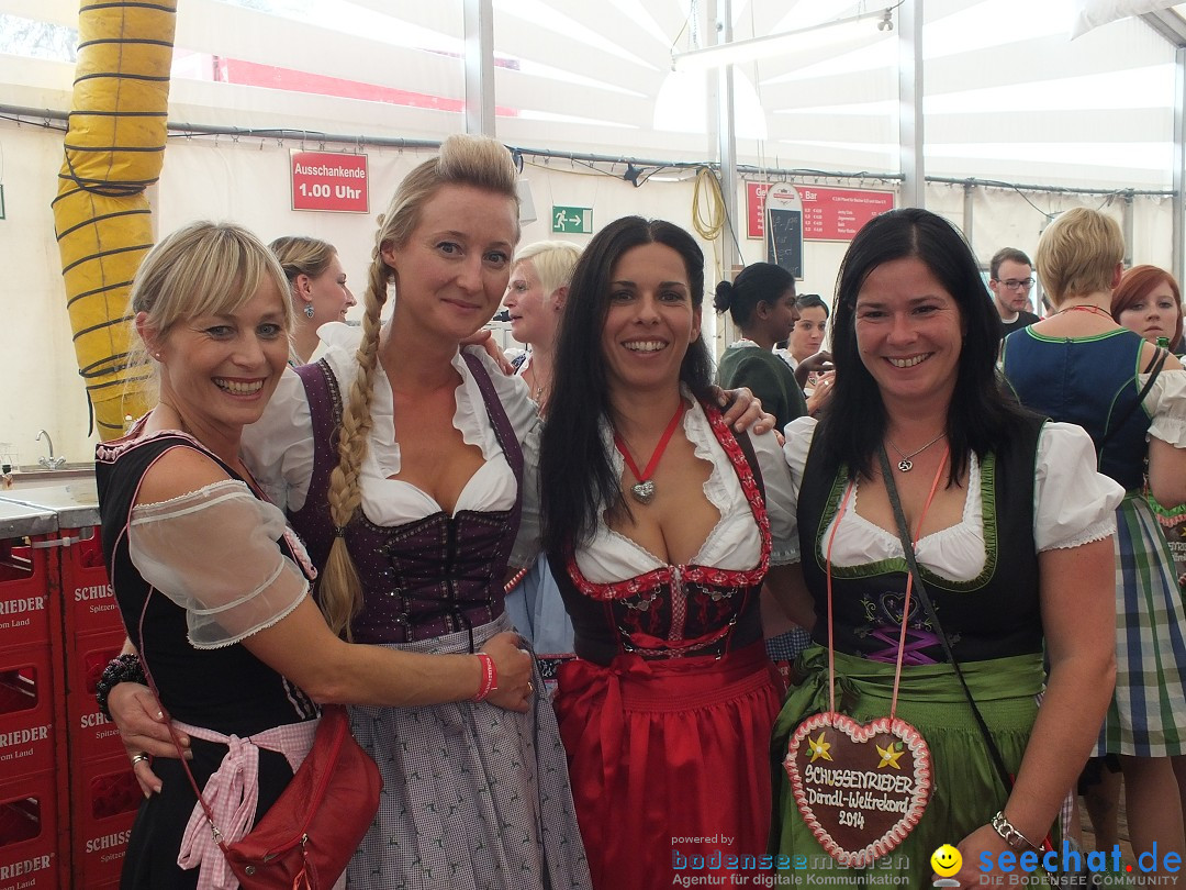 Dirndl-Weltrekord: Bad-Schussenried am Bodensee, 04.10.2014