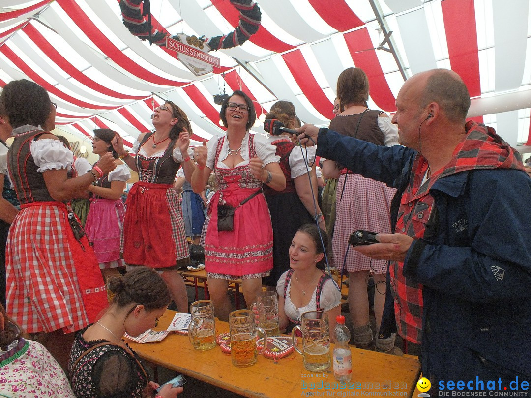 Dirndl-Weltrekord: Bad-Schussenried am Bodensee, 04.10.2014