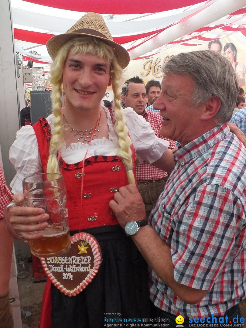 Dirndl-Weltrekord: Bad-Schussenried am Bodensee, 04.10.2014