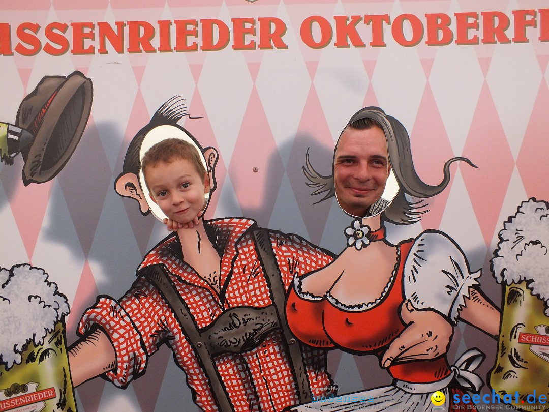 Dirndl-Weltrekord: Bad-Schussenried am Bodensee, 04.10.2014