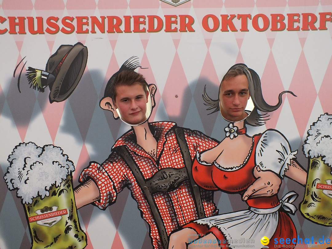 Dirndl-Weltrekord: Bad-Schussenried am Bodensee, 04.10.2014