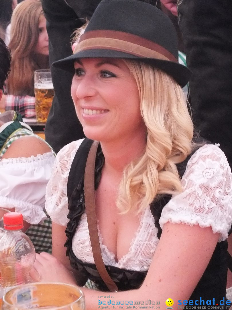 Dirndl-Weltrekord: Bad-Schussenried am Bodensee, 04.10.2014