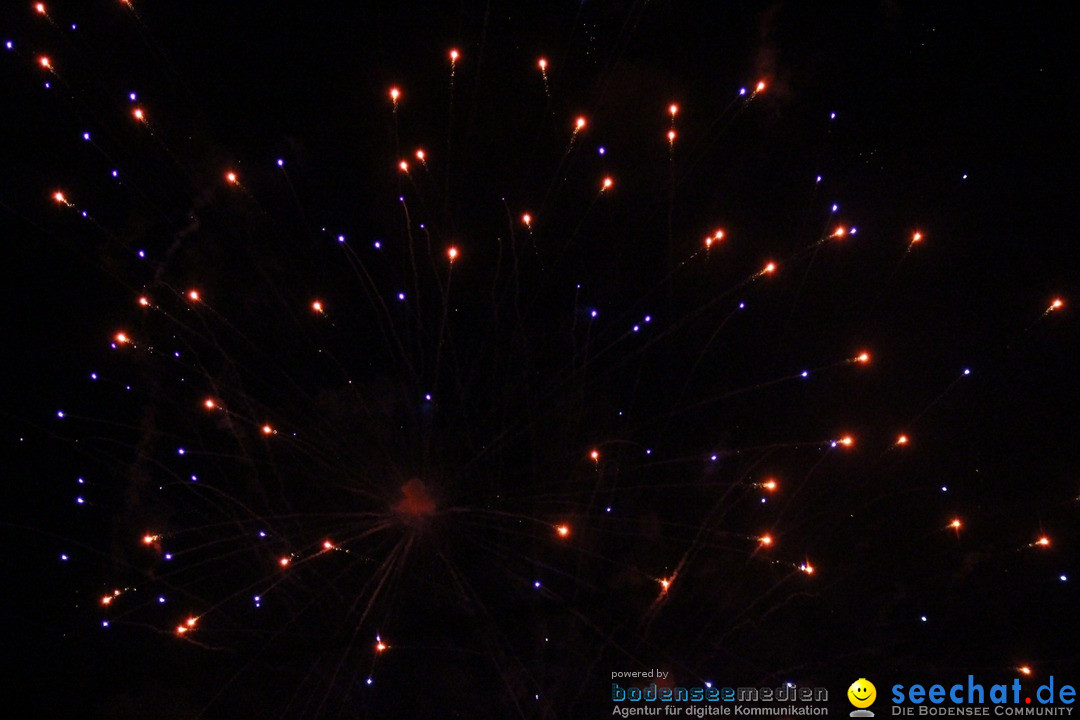 Feuerwerk am Himmel in Neuhausen am Rheinfall, 31.07.2017