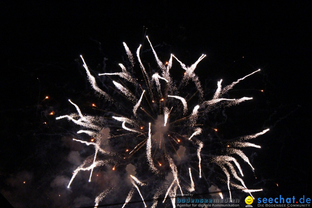 Feuerwerk am Himmel in Neuhausen am Rheinfall, 31.07.2017