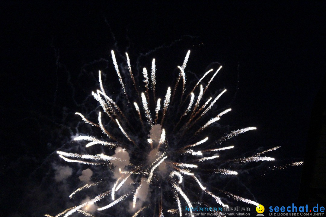 Feuerwerk am Himmel in Neuhausen am Rheinfall, 31.07.2017