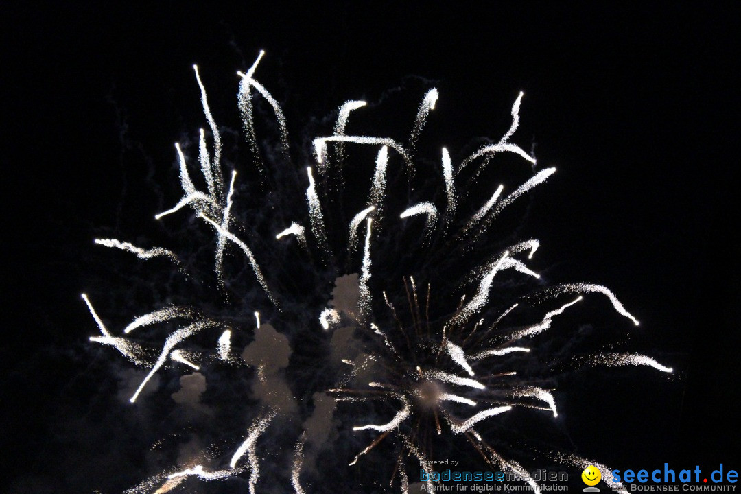 Feuerwerk am Himmel in Neuhausen am Rheinfall, 31.07.2017