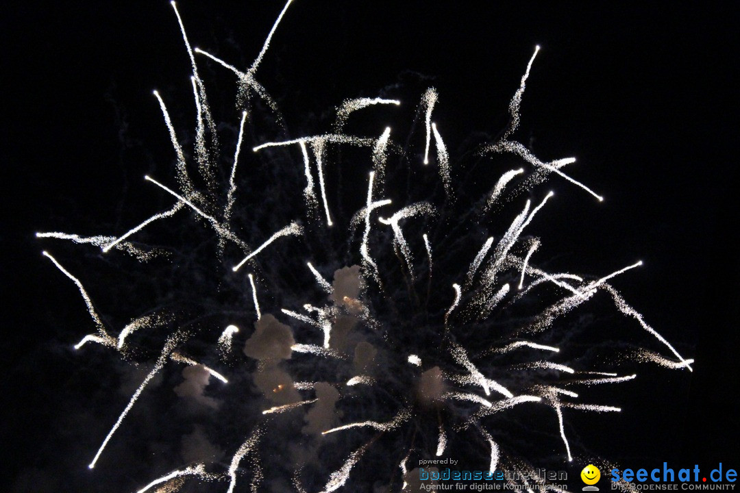 Feuerwerk am Himmel in Neuhausen am Rheinfall, 31.07.2017