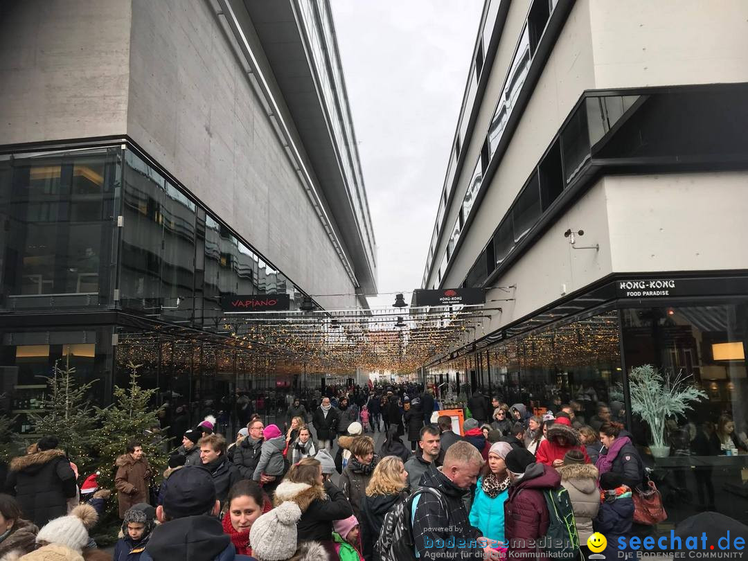 St. Nikolaus und Coca-Cola-Weihnachtstruck: Zuerich, 3.12.2017