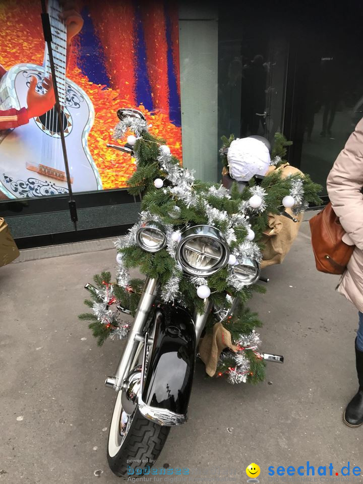 St. Nikolaus und Coca-Cola-Weihnachtstruck: Zuerich, 3.12.2017