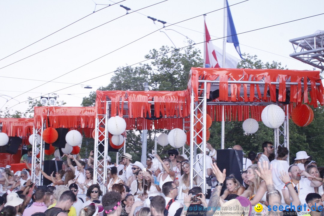 Street Parade 2022 mit dem Motto THINK: Zuerich, 13.08.2022