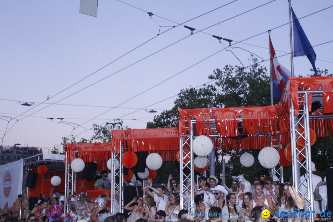 Street Parade 2022 mit dem Motto THINK: Zuerich, 13.08.2022