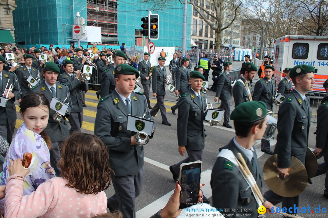 Sechselaeuten Umzug der Zuenfte: Zuerich, 17.04.2023