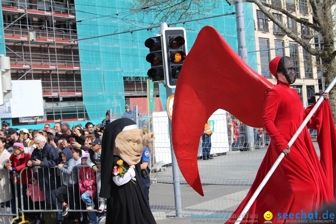 Sechselaeuten Umzug der Zuenfte: Zuerich, 17.04.2023