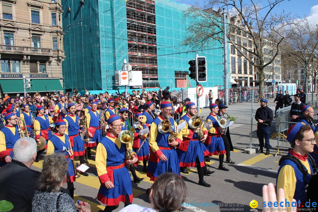 Sechselaeuten Umzug der Zuenfte: Zuerich, 17.04.2023