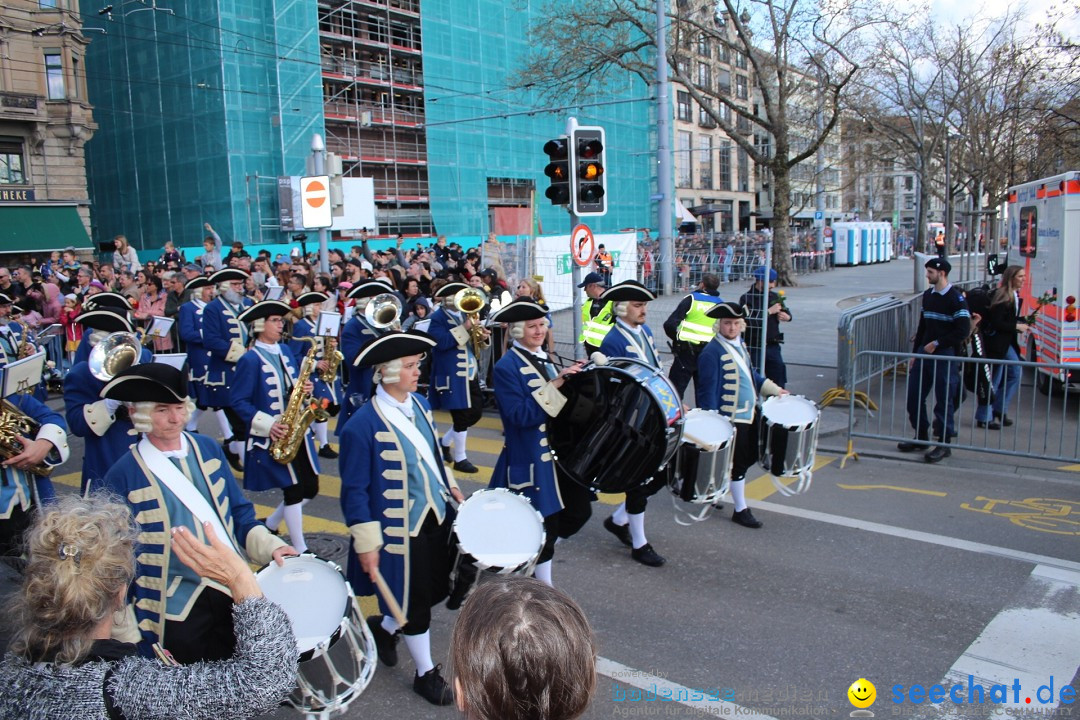 Sechselaeuten Umzug der Zuenfte: Zuerich, 17.04.2023