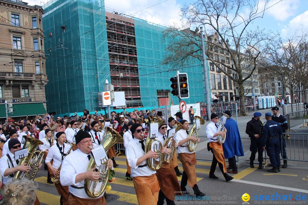 Sechselaeuten Umzug der Zuenfte: Zuerich, 17.04.2023