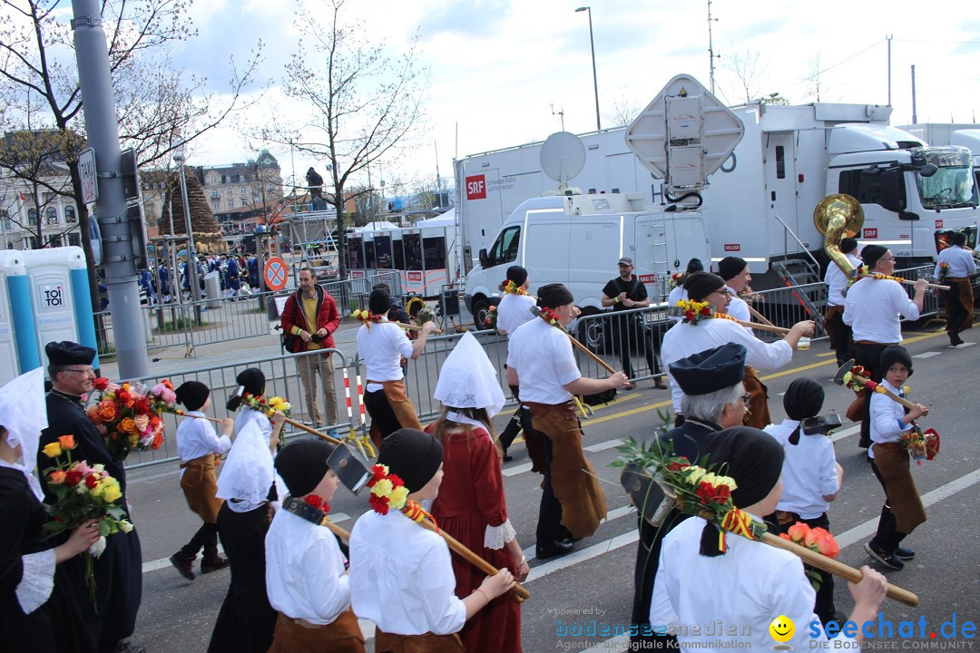 Sechselaeuten Umzug der Zuenfte: Zuerich, 17.04.2023