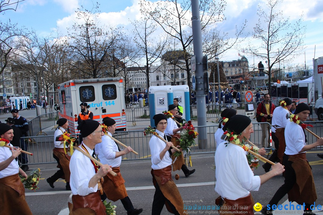 Sechselaeuten Umzug der Zuenfte: Zuerich, 17.04.2023