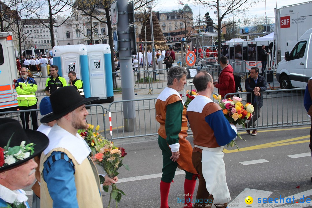 Sechselaeuten Umzug der Zuenfte: Zuerich, 17.04.2023