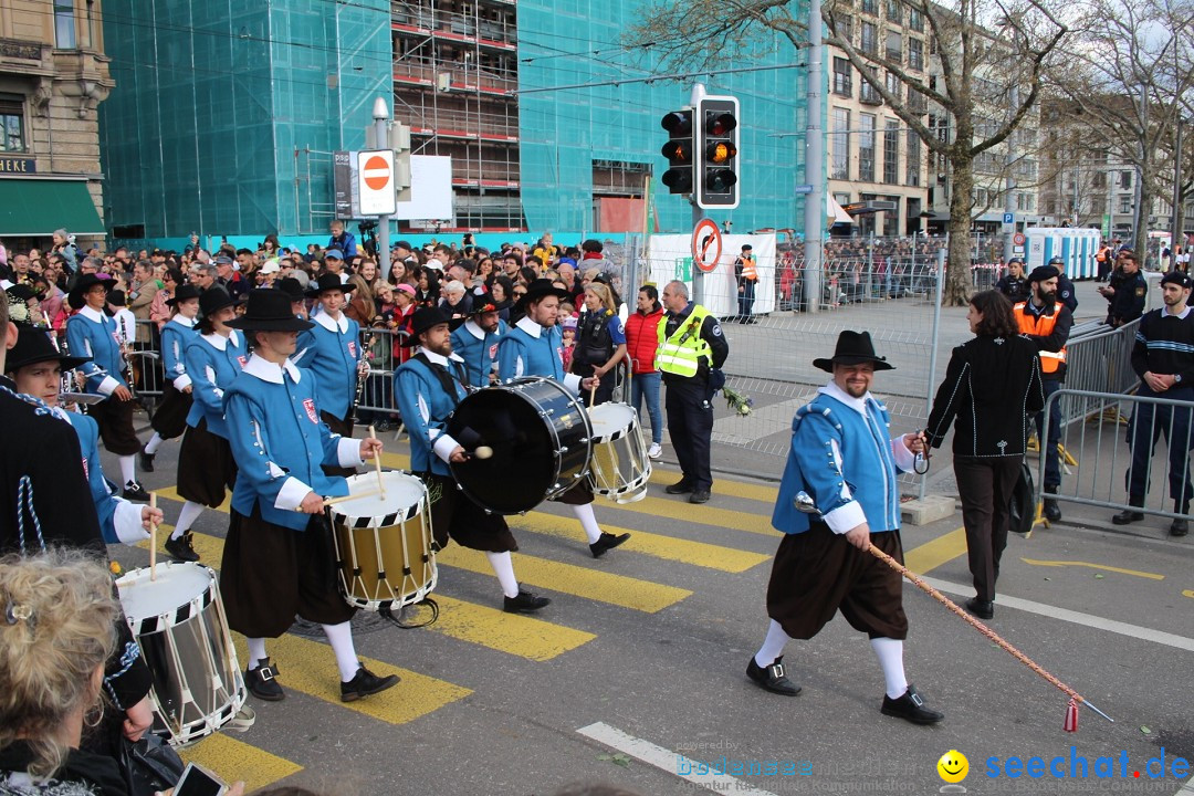 Sechselaeuten Umzug der Zuenfte: Zuerich, 17.04.2023