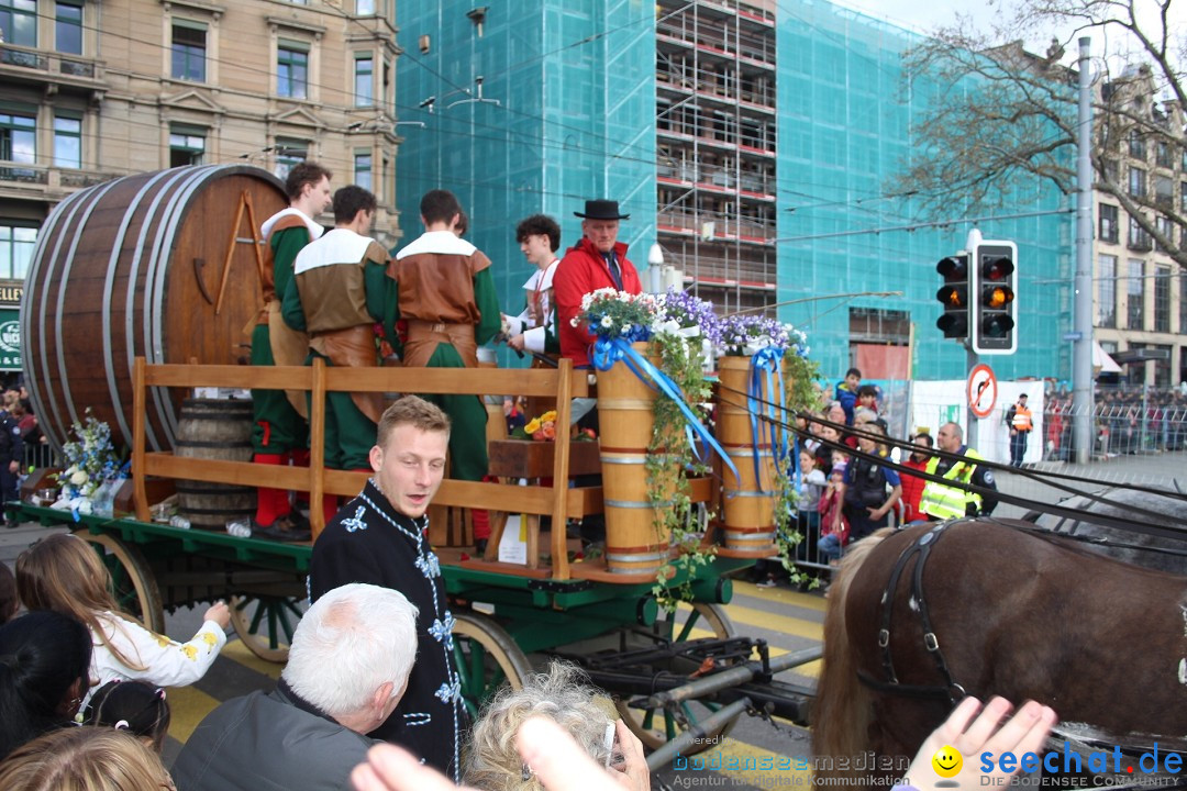 Sechselaeuten Umzug der Zuenfte: Zuerich, 17.04.2023