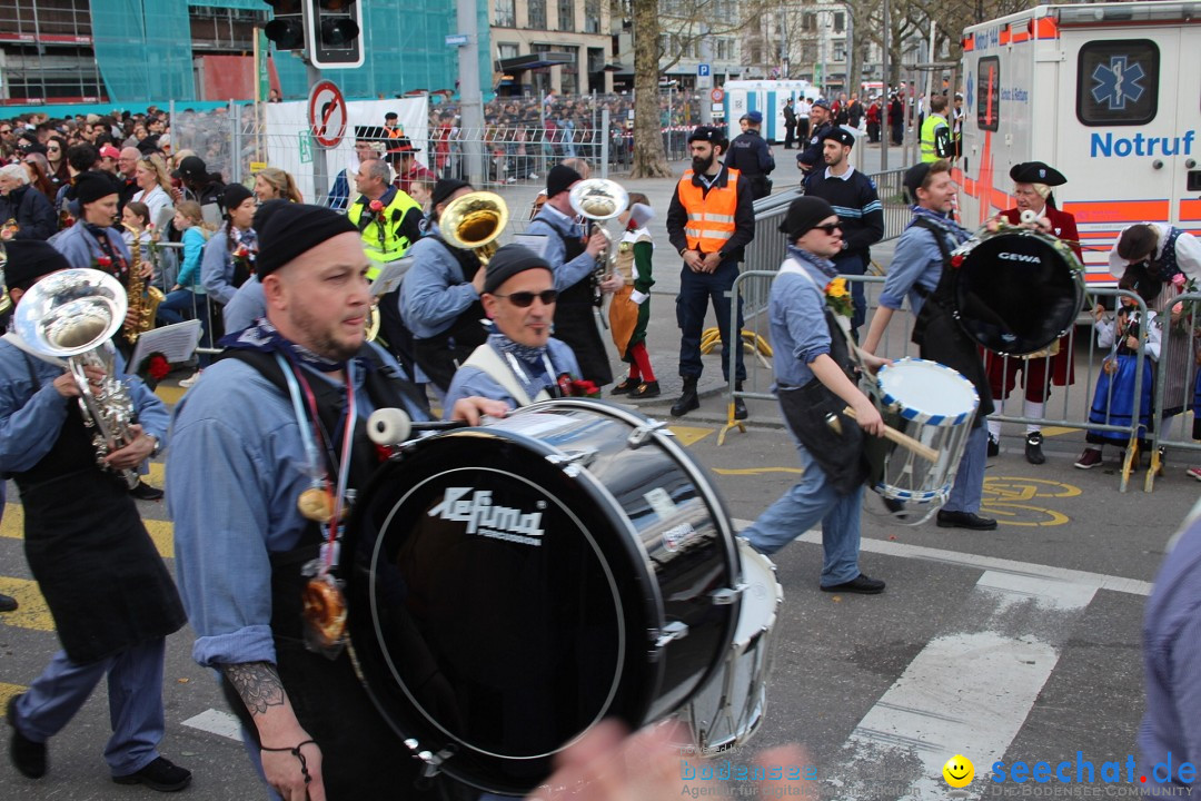 Sechselaeuten Umzug der Zuenfte: Zuerich, 17.04.2023