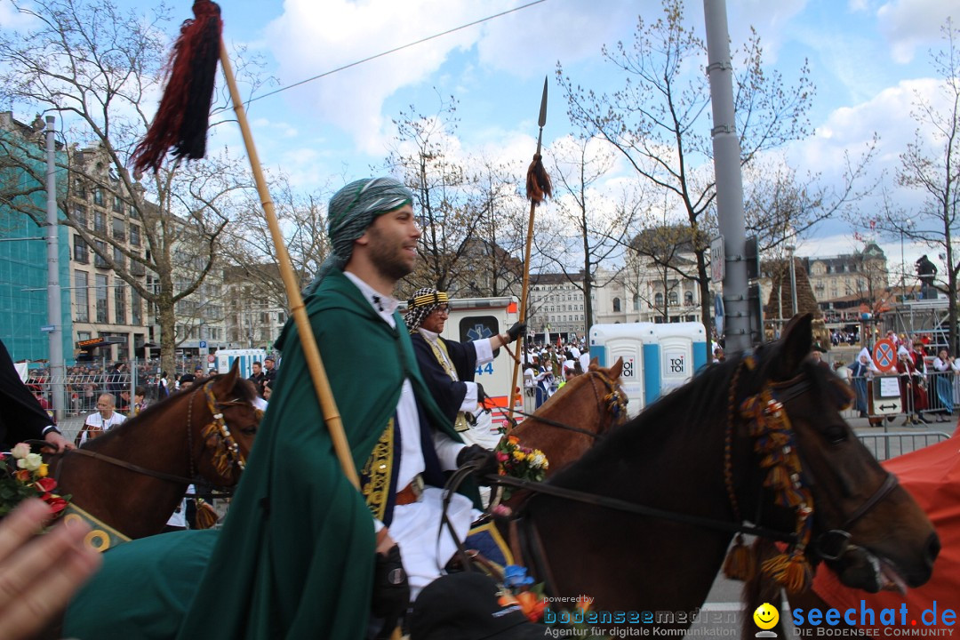 Sechselaeuten Umzug der Zuenfte: Zuerich, 17.04.2023