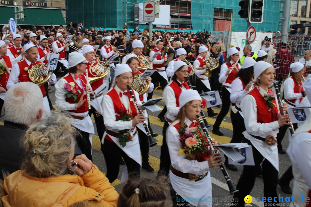 Sechselaeuten Umzug der Zuenfte: Zuerich, 17.04.2023