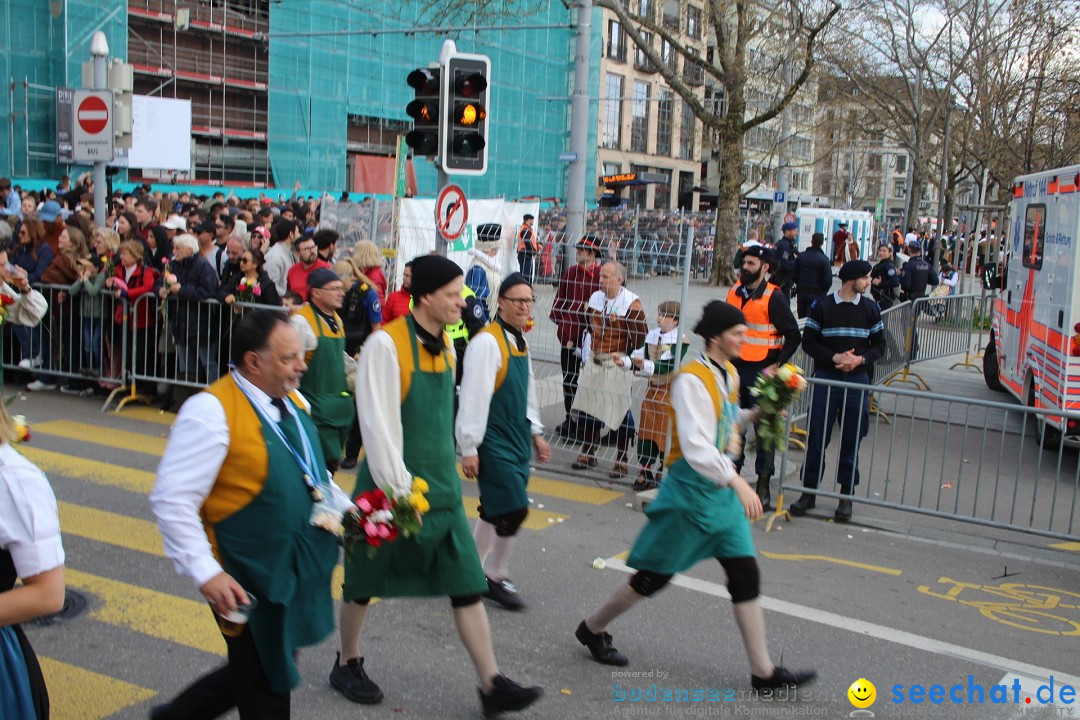 Sechselaeuten Umzug der Zuenfte: Zuerich, 17.04.2023