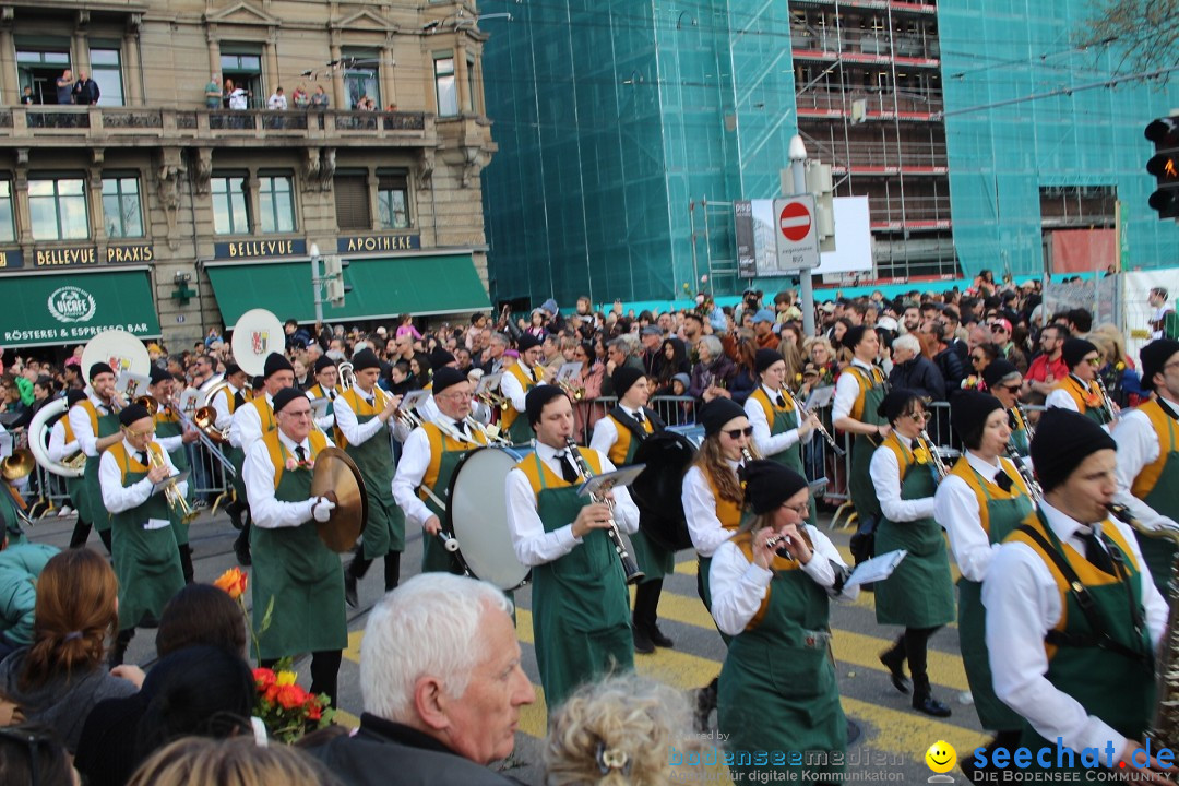 Sechselaeuten Umzug der Zuenfte: Zuerich, 17.04.2023