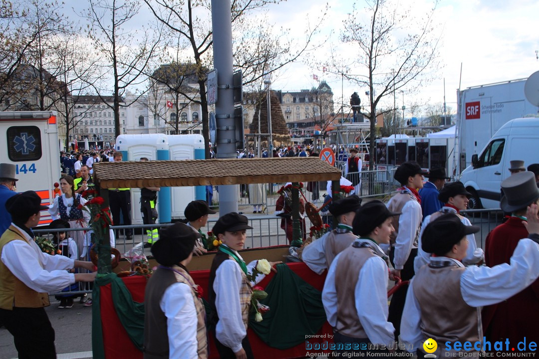 Sechselaeuten Umzug der Zuenfte: Zuerich, 17.04.2023