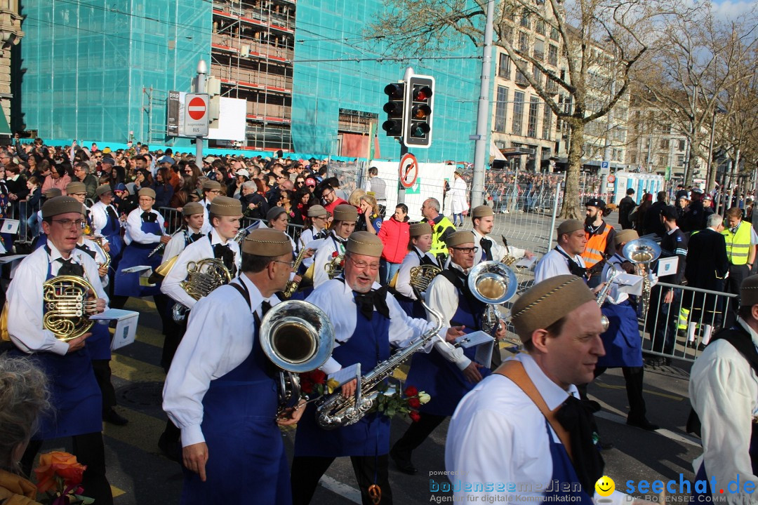 Sechselaeuten Umzug der Zuenfte: Zuerich, 17.04.2023