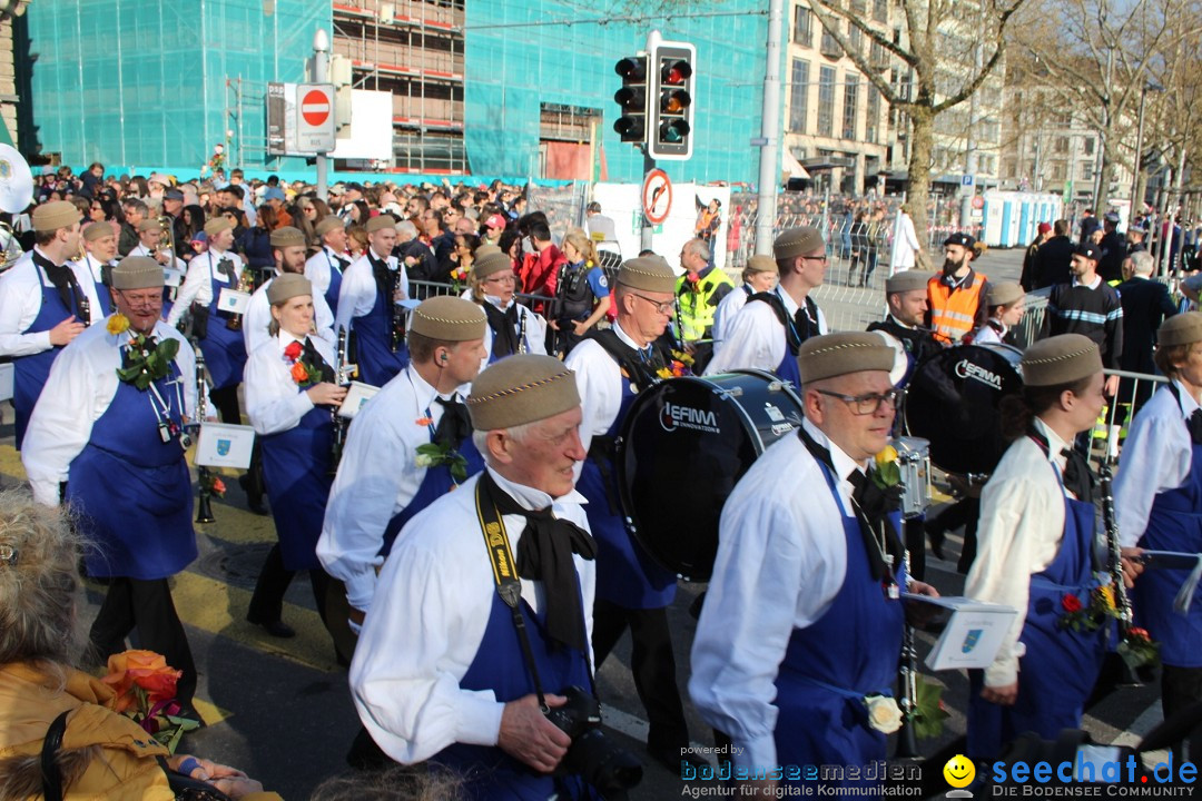 Sechselaeuten Umzug der Zuenfte: Zuerich, 17.04.2023