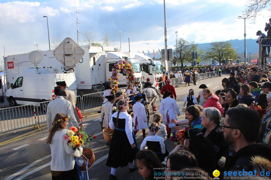 Sechselaeuten Umzug der Zuenfte: Zuerich, 17.04.2023