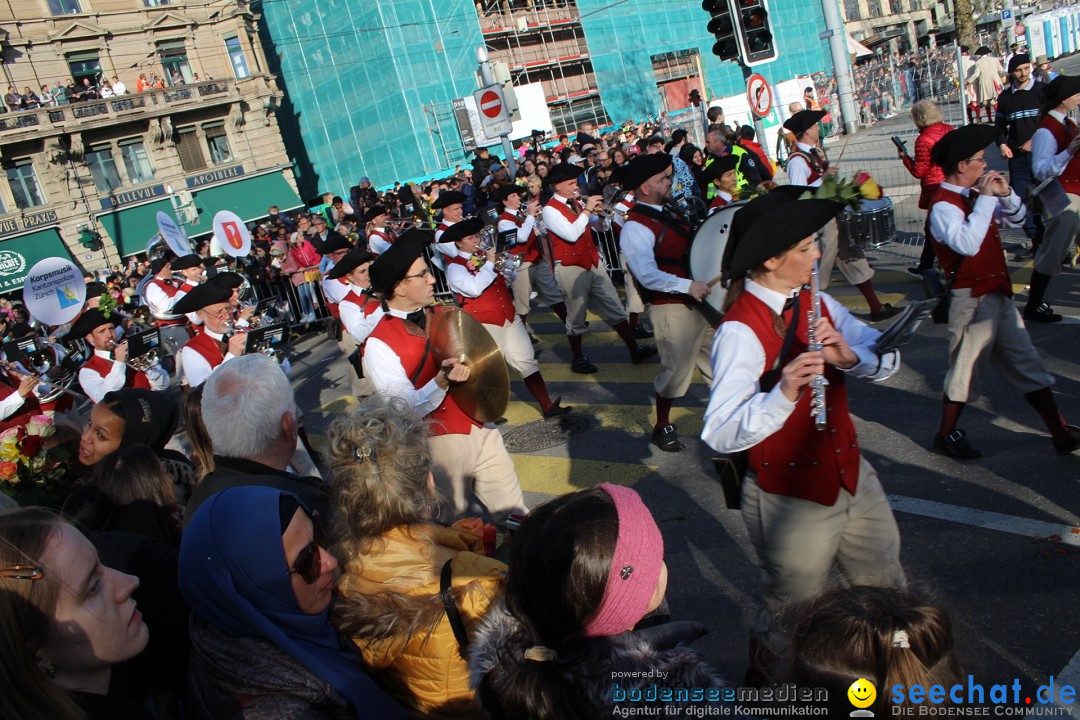 Sechselaeuten Umzug der Zuenfte: Zuerich, 17.04.2023