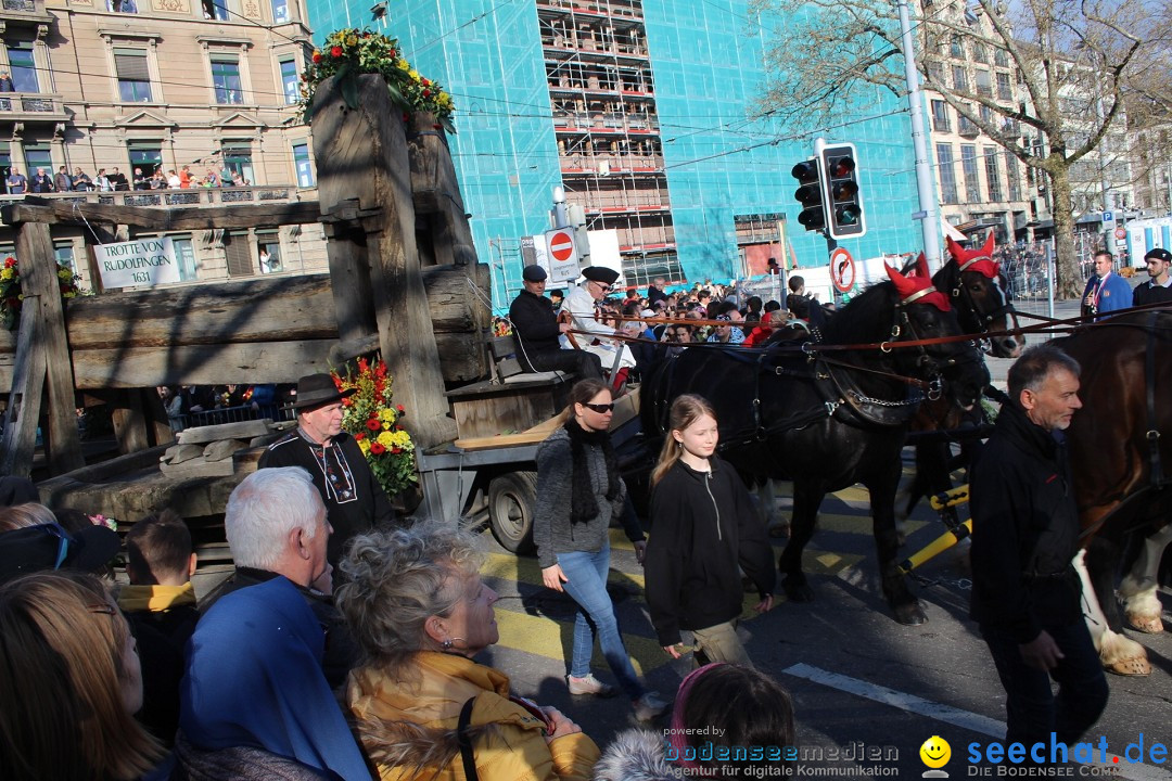 Sechselaeuten Umzug der Zuenfte: Zuerich, 17.04.2023