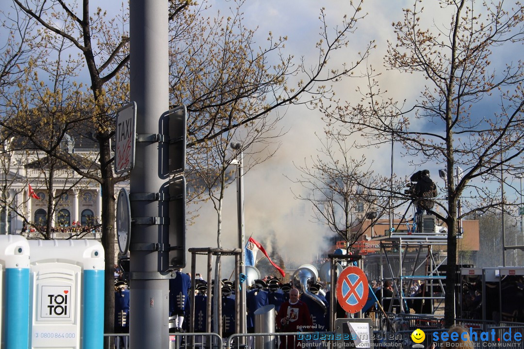 Sechselaeuten Umzug der Zuenfte: Zuerich, 17.04.2023