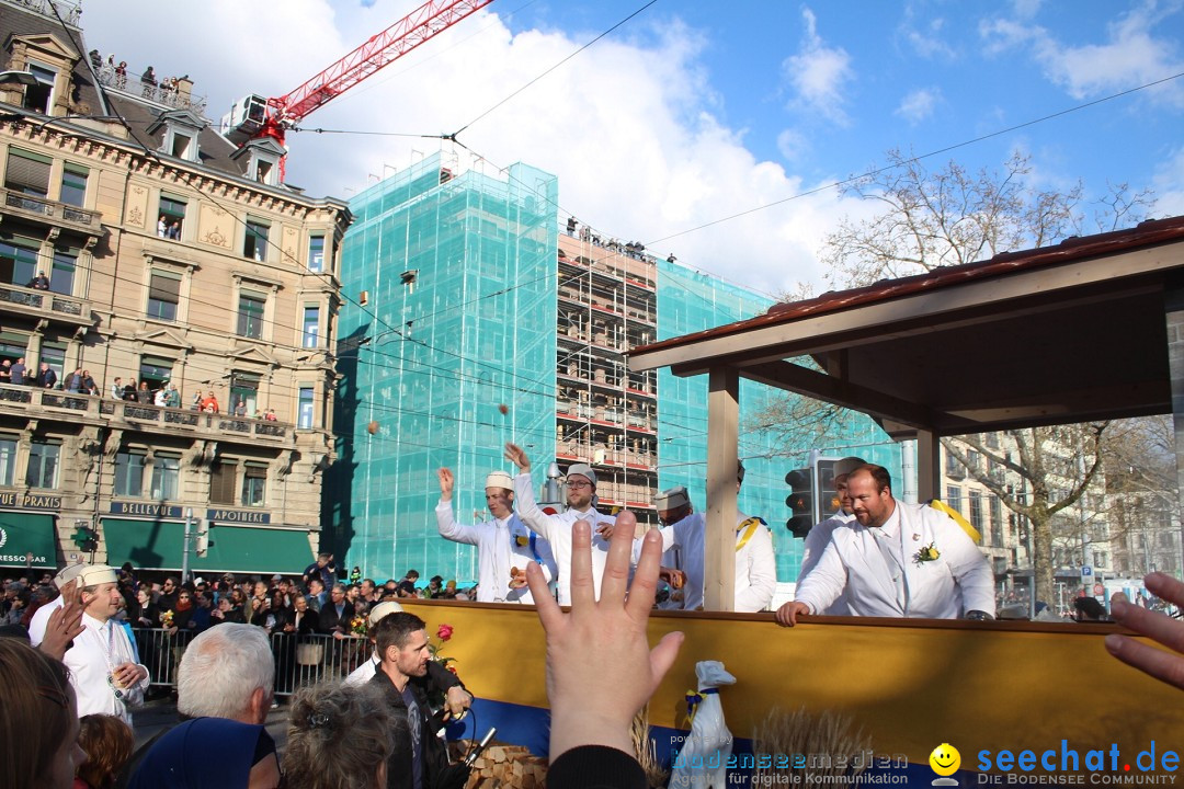 Sechselaeuten Umzug der Zuenfte: Zuerich, 17.04.2023