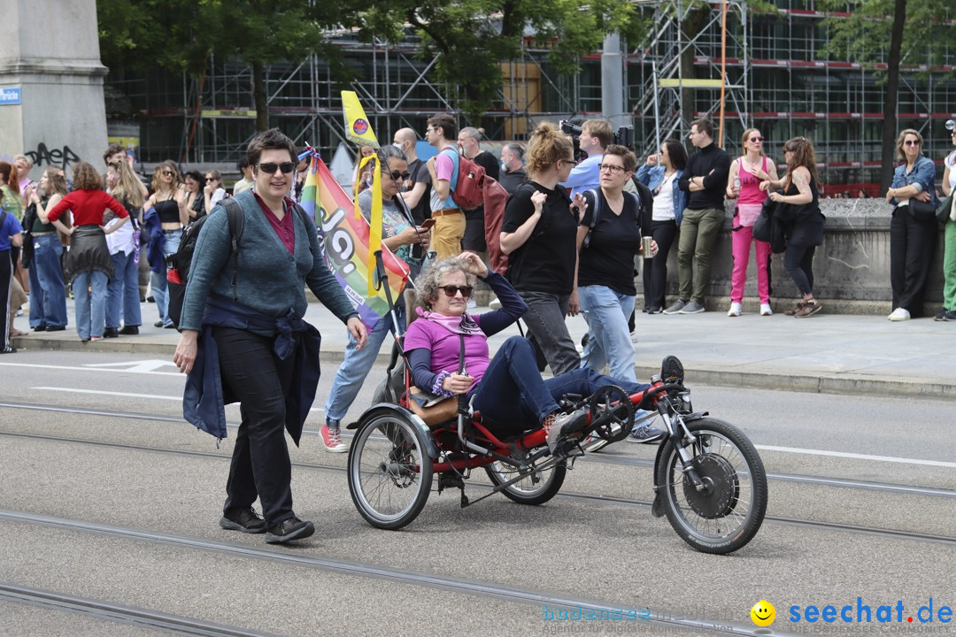 ZURICH PRIDE FESTIVAL: Zuerich - Schweiz, 15.06.2024