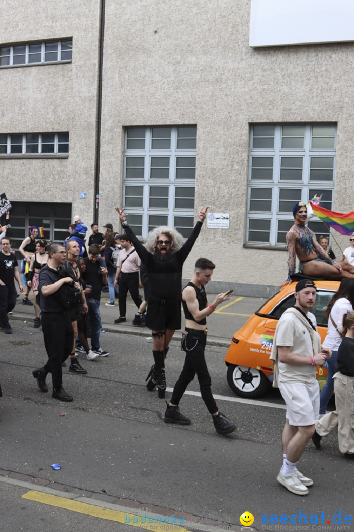 ZURICH PRIDE FESTIVAL: Zuerich - Schweiz, 15.06.2024