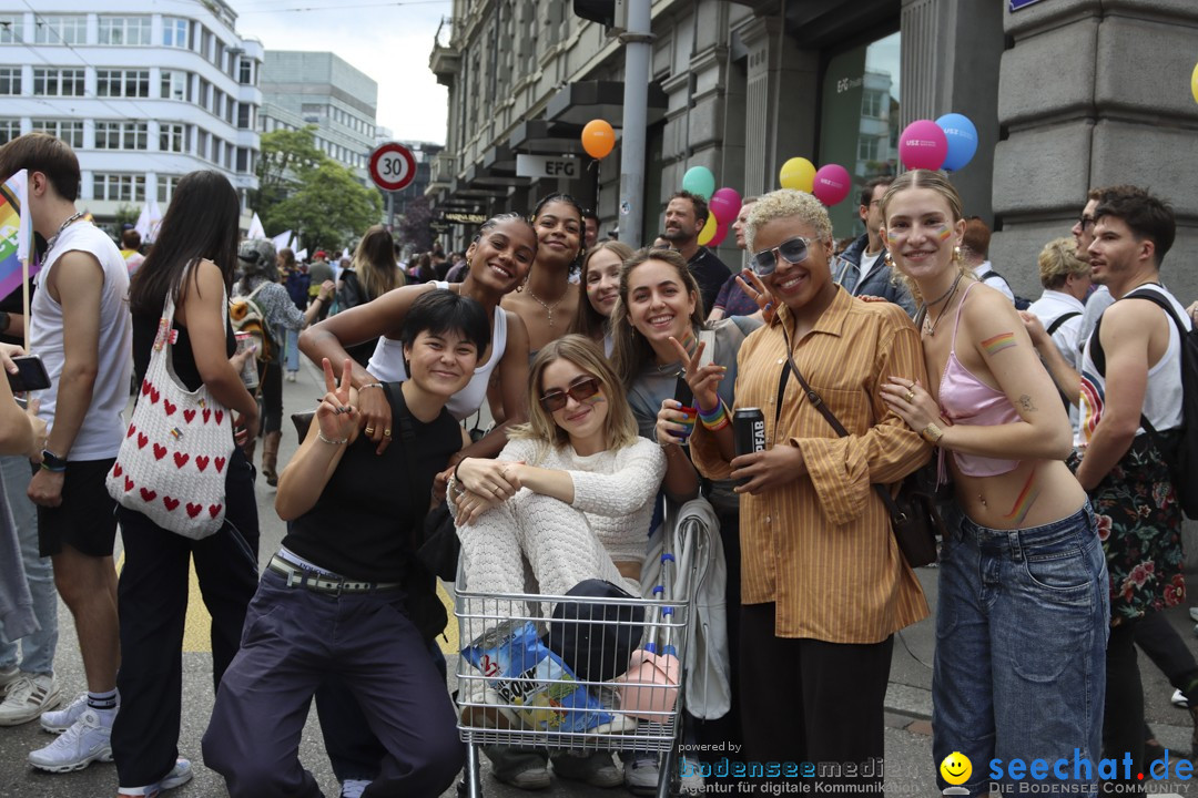 ZURICH PRIDE FESTIVAL: Zuerich - Schweiz, 15.06.2024