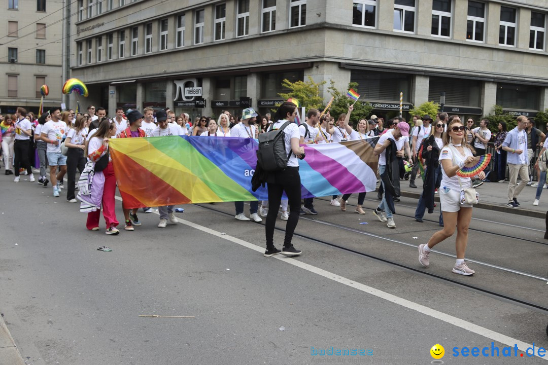 ZURICH PRIDE FESTIVAL: Zuerich - Schweiz, 15.06.2024