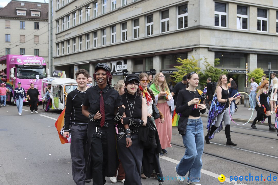 ZURICH PRIDE FESTIVAL: Zuerich - Schweiz, 15.06.2024