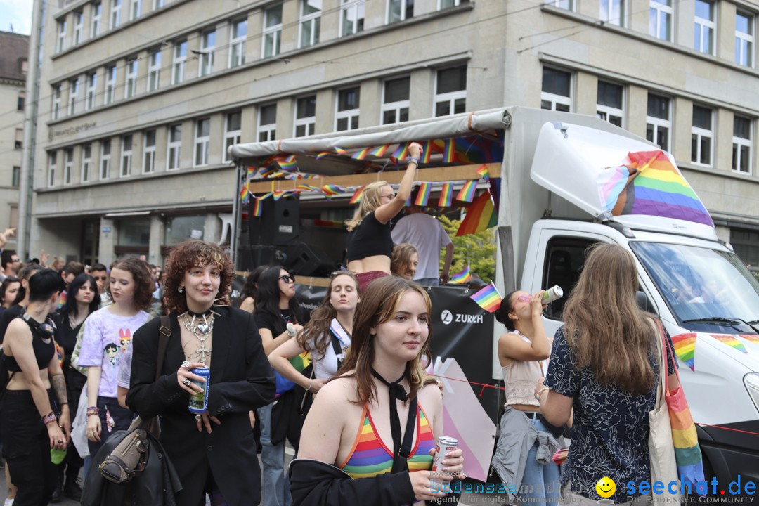 ZURICH PRIDE FESTIVAL: Zuerich - Schweiz, 15.06.2024