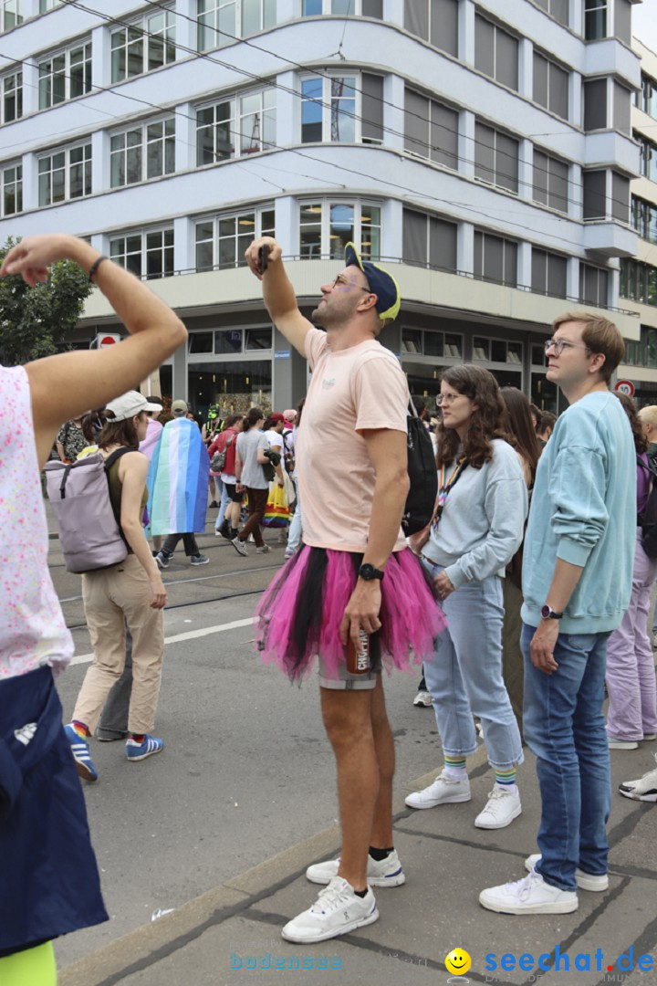 ZURICH PRIDE FESTIVAL: Zuerich - Schweiz, 15.06.2024