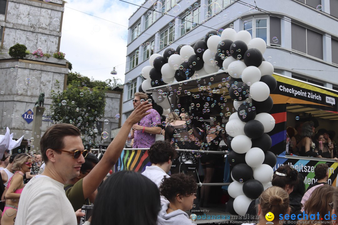 ZURICH PRIDE FESTIVAL: Zuerich - Schweiz, 15.06.2024