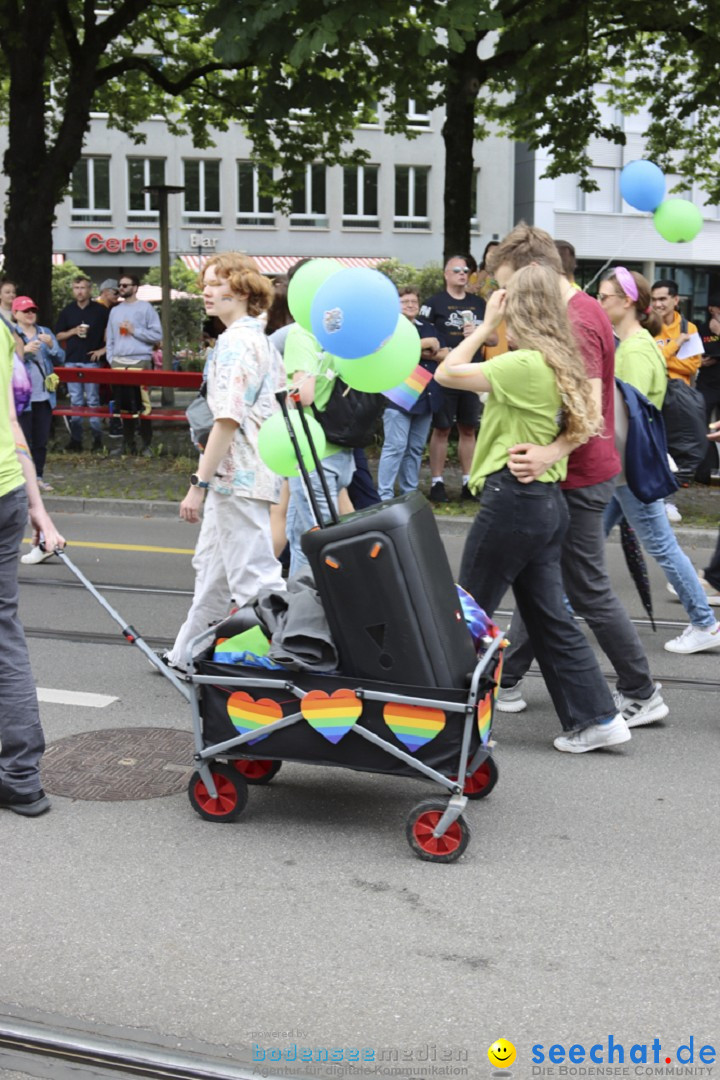 ZURICH PRIDE FESTIVAL: Zuerich - Schweiz, 15.06.2024